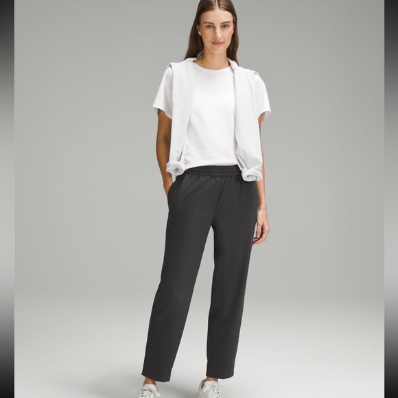 Tapered-Leg Mid-Rise 7/8 Pant *Luxtreme - Picture 2 of 11